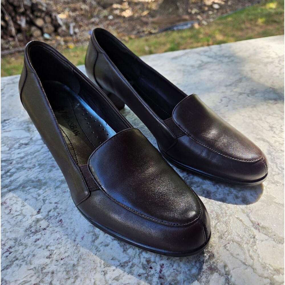 St. John’s Bay Brown Leather Pumps 9.5M Slip-On Block Heel Round Toe 90s Preppy